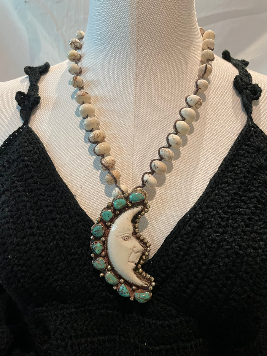 Turquoise Moon Face Short Necklace