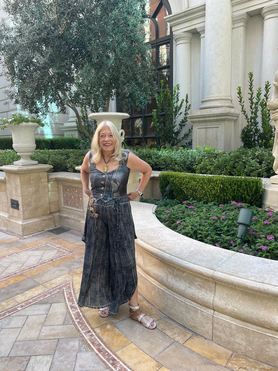 Carved Onyx Cicada Short Necklace