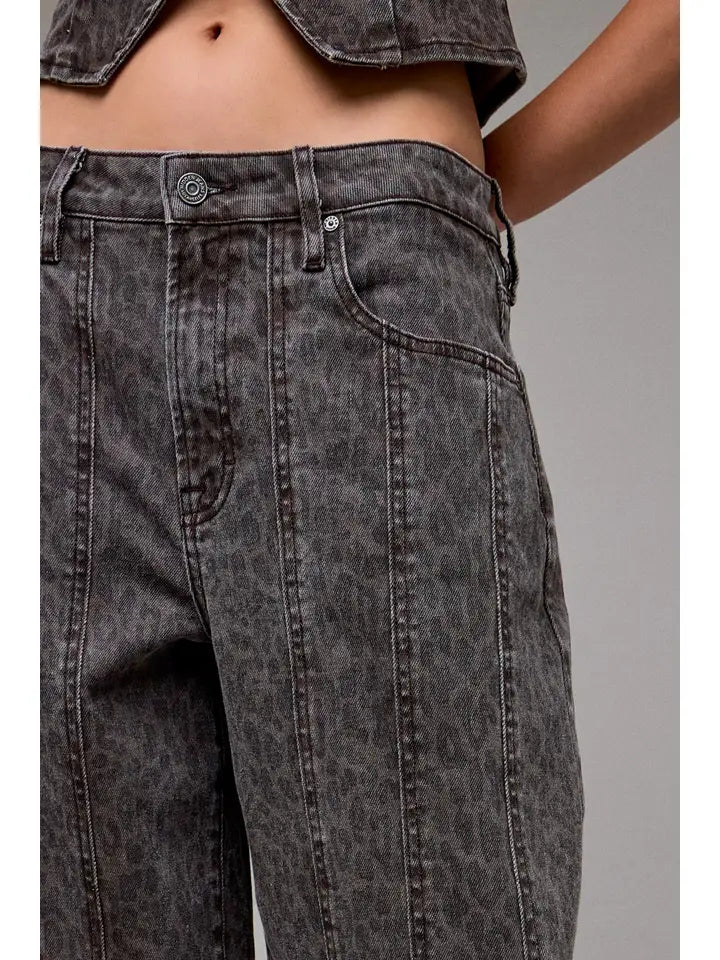 Sammie Barrel Jean in Cheetah by Hidden Jeans