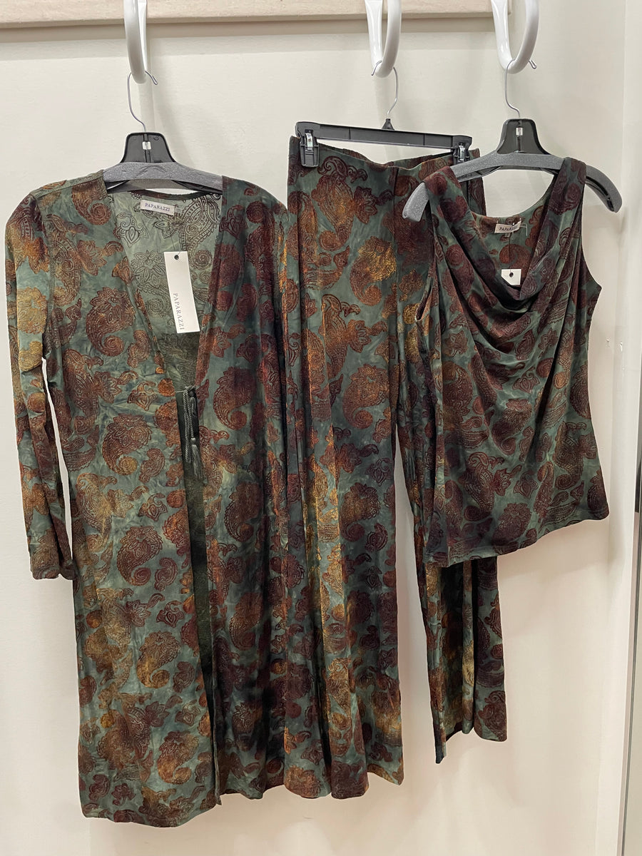 Flocked Velvet Palazzo Pant by Paparazzi