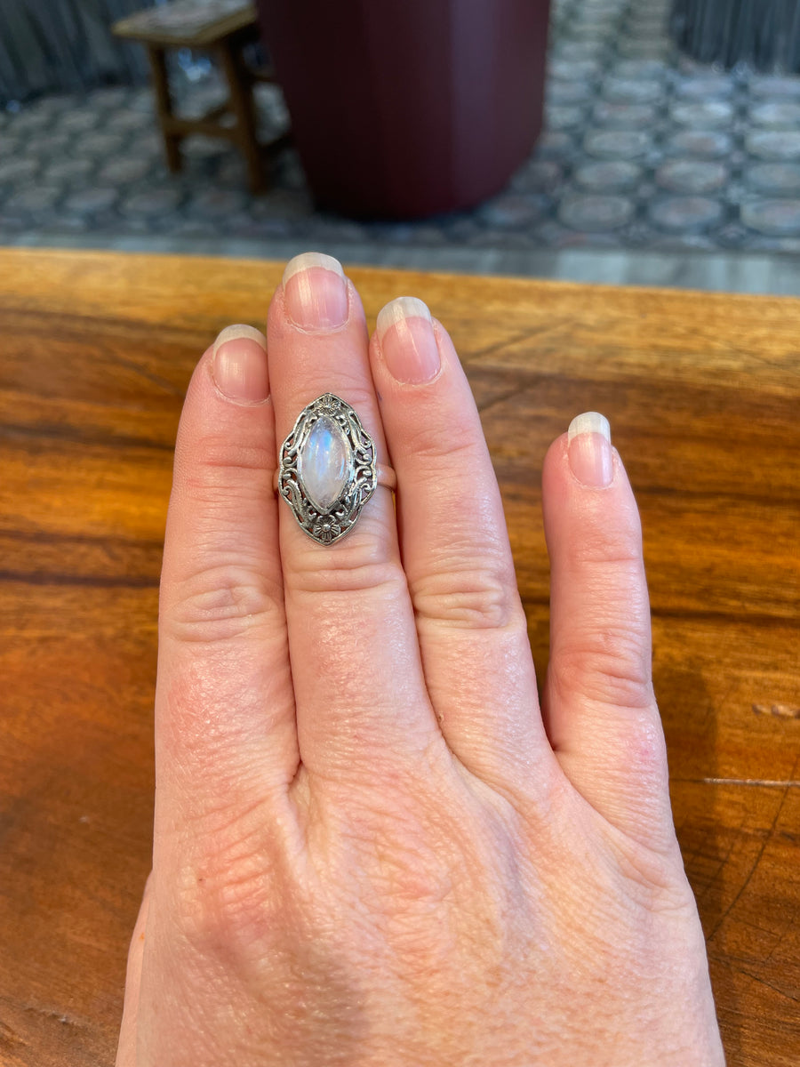Vintage Moonstone Ring in Silver