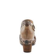 L'Artiste SayYes Closed Toe Leather Shoe