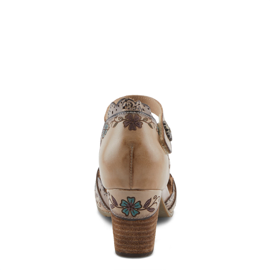 L'Artiste SayYes Closed Toe Leather Shoe